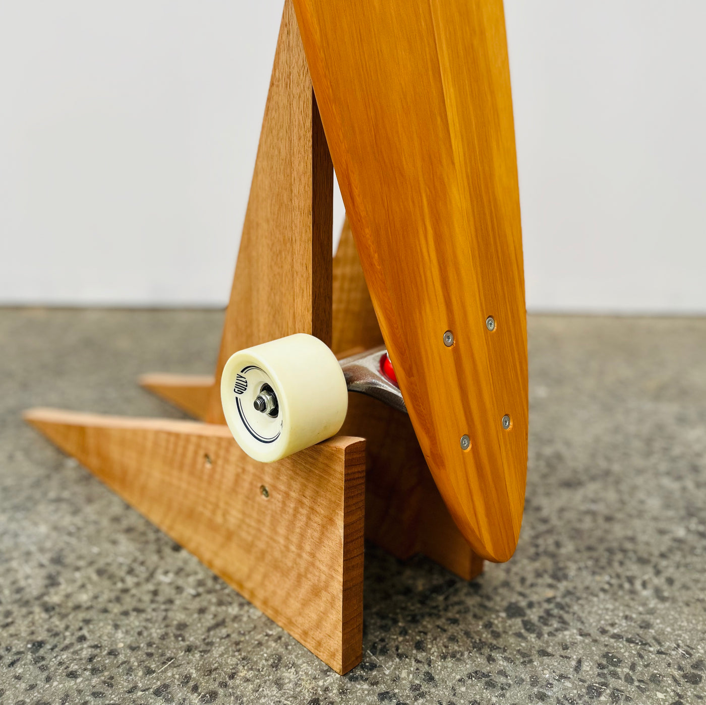 King Billy - Small V-tail Skateboard